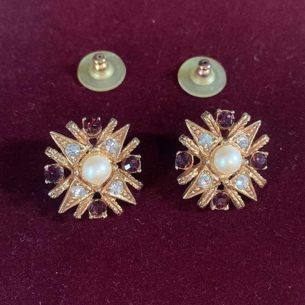 Vintage faux gold, amethyst, pearl and rhinestone earrings - Picture 3 of 5